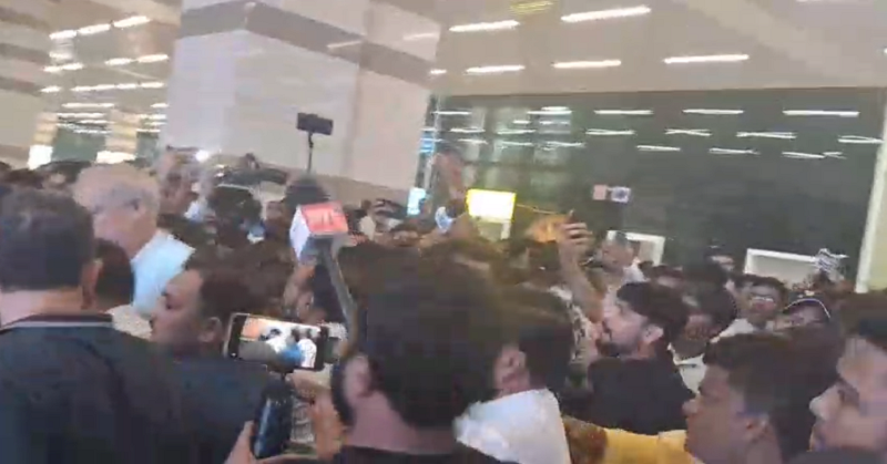 Congress workers fight on patna airport