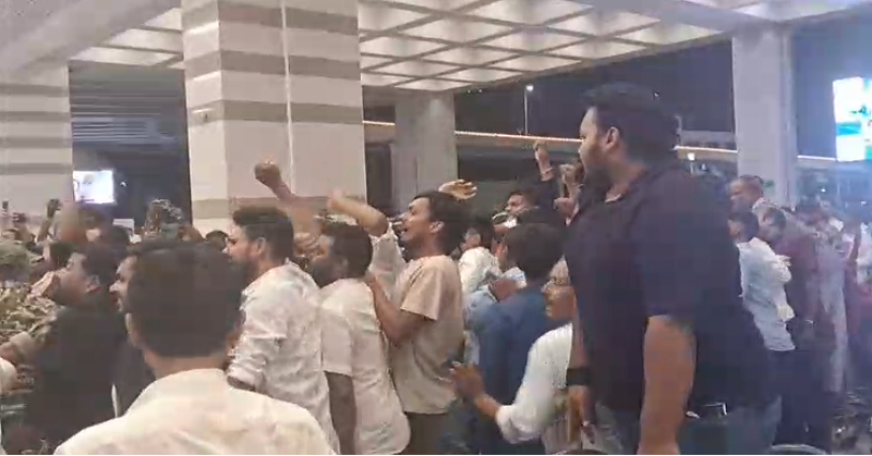 Congress workers fight on patna airport