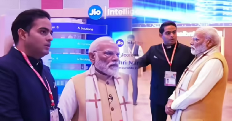 PM Modi in JIO pavilion 