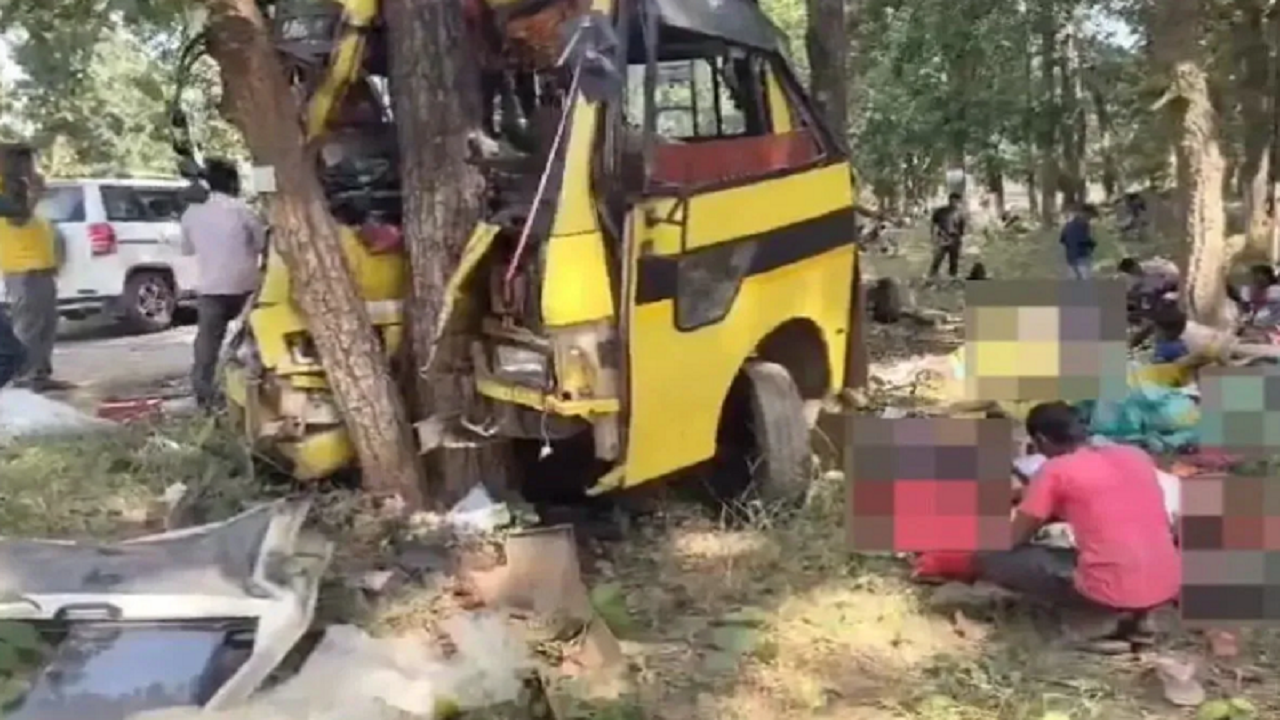 6 Dead in Bus Accident